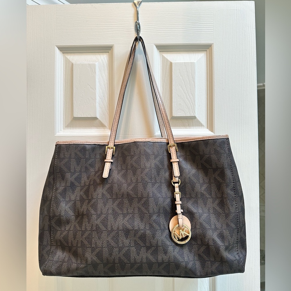 Michael Kors MK Jet Set Logo Bag Medium